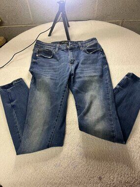 Judy Blue light wash skinny jeans size 11/30